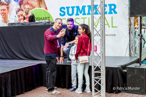 DJ Hugo en fans Summerfestival-Stadshart-Zoetermeer-Patricia-Munster-003