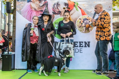 halloween-dog-parade-zoetermeer-martine-oun-thuisdieren-dierenparadijs-family-award-winner-patricia-munster-1